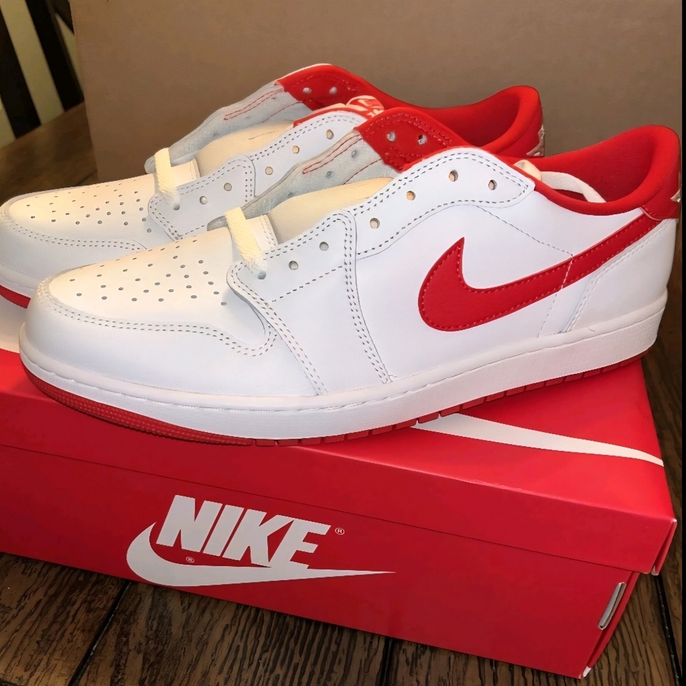 Nike Air Jordan 1 Retro Low OG MENS 8.5 WOMENS 10